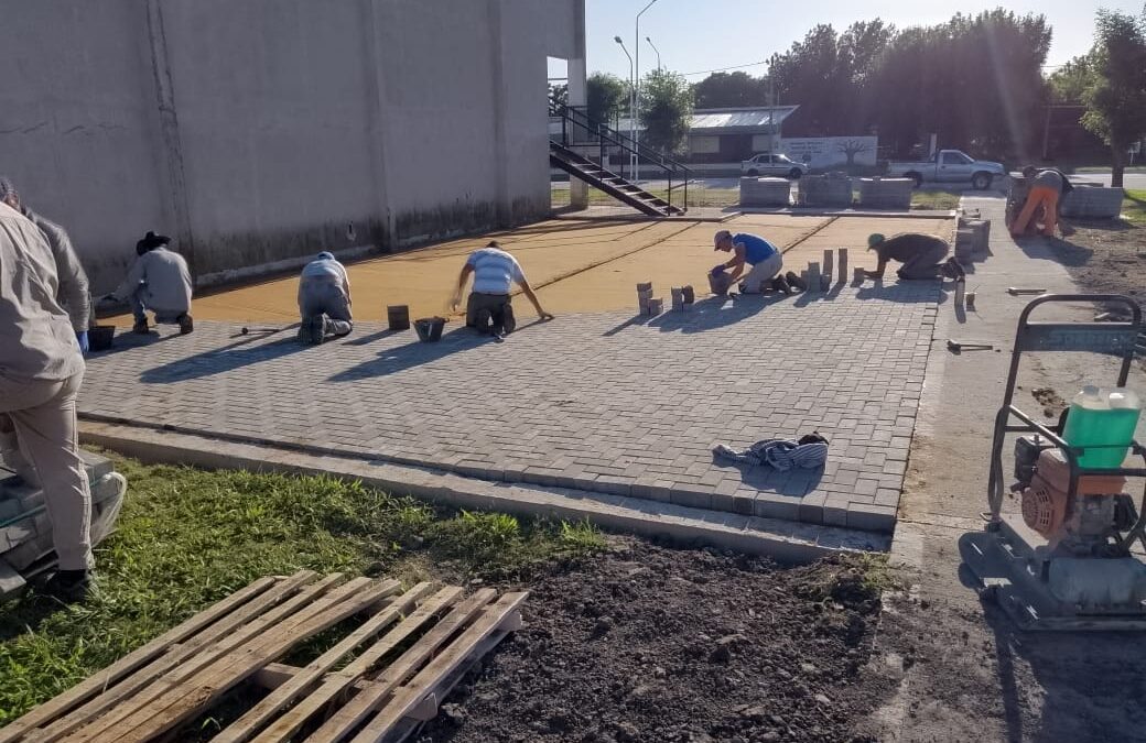 COLOCACIÓN ADOQUINES PREDIO ANFITEATRO