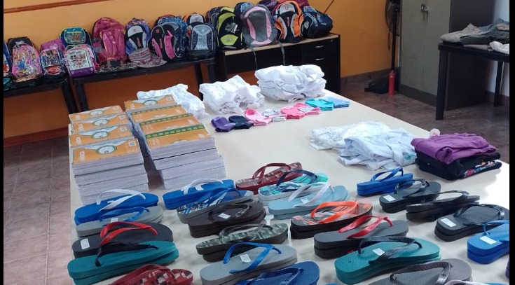 ENTREGA DE ARTÍCULOS ESCOLARES