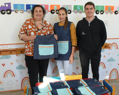 ENTREGA UNIFORMES A «CDI» RINCÓN ARCOÍRIS