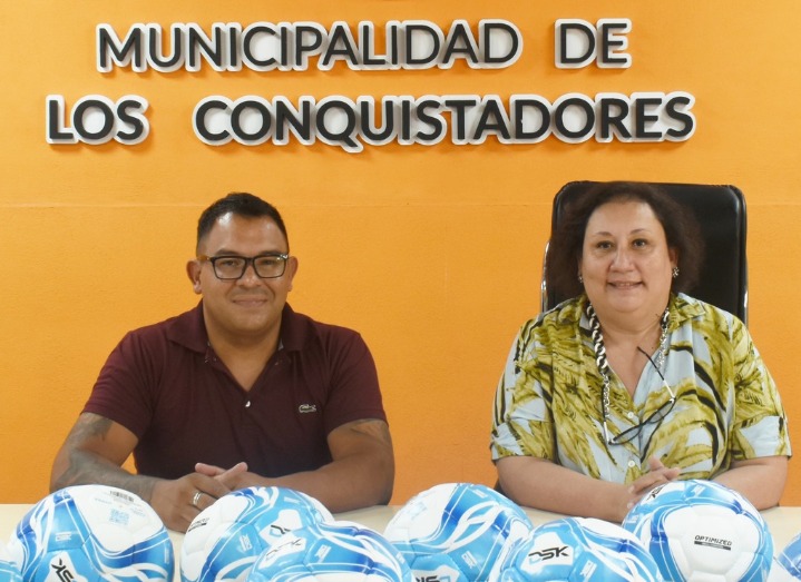 ENTREGA DE PELOTAS DE FÚTBOL PARA EL C.S.R y D.