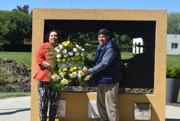 HOMENAJE A VETERANOS Y CAIDOS EN MALVINAS