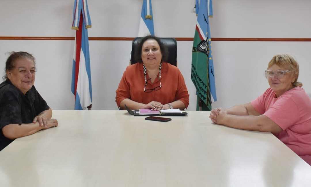 REUNIÓ CON PRESIDENTA Y TESORERA BIBLIOTECA POPULAR