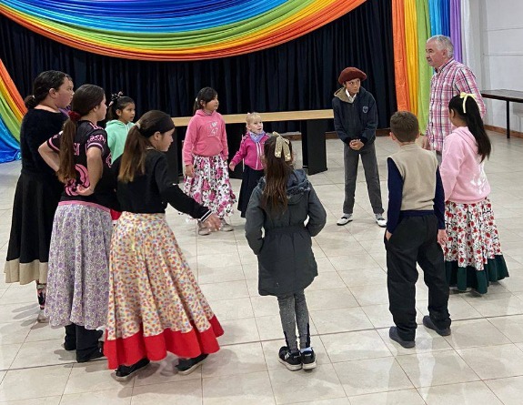 CLASES DE TALLER DE FOLCLORE