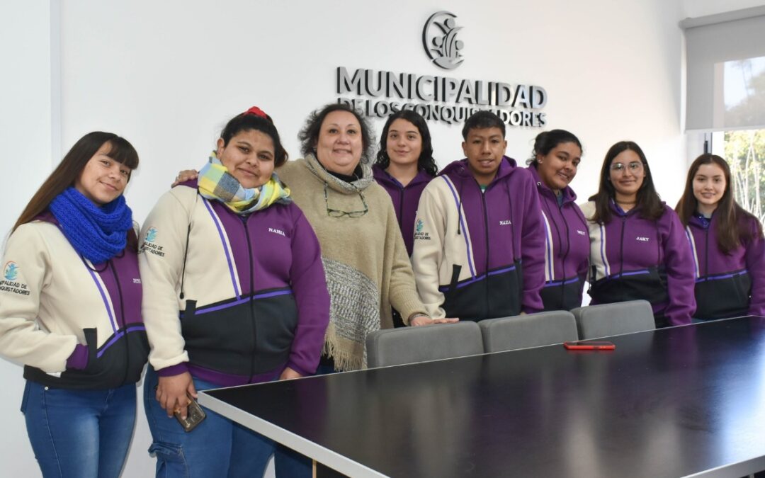 ENTREGA DE CAMPERA PARA ESTUDIANTES