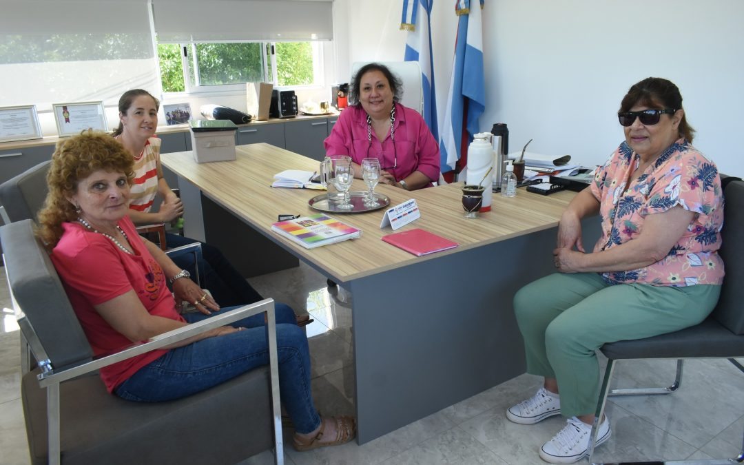 ENCUENTRO CON GRUPO «TIEMPOS DE FIESTAS»